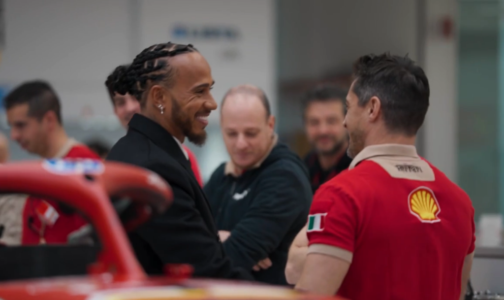 Lewis Hamilton celebra início na Ferrari e promete “nova era” na história da escuderia